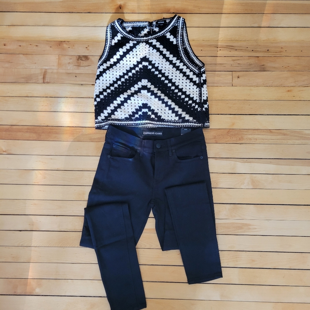 Women's Express Stretch Black Legging Jeans Mid-rise Size 4R. NWT-Retail $79.90.